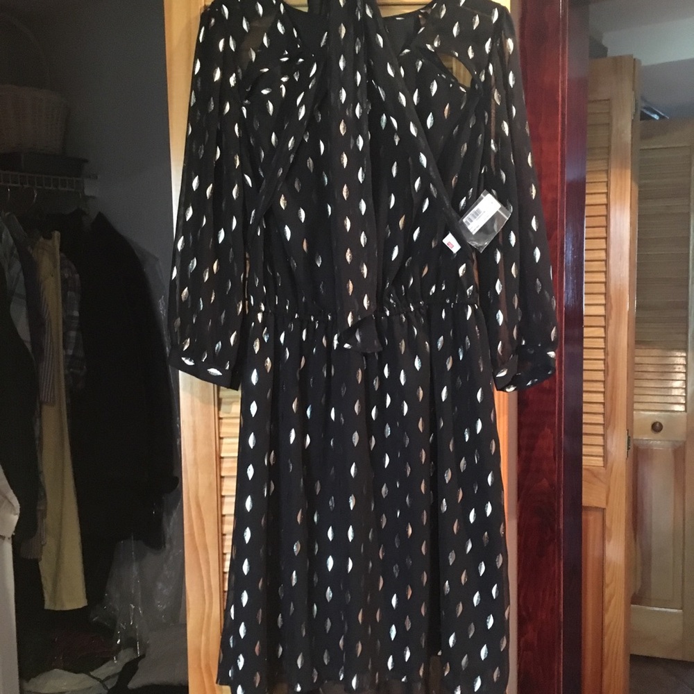 Dresses - Picture 2 of 7